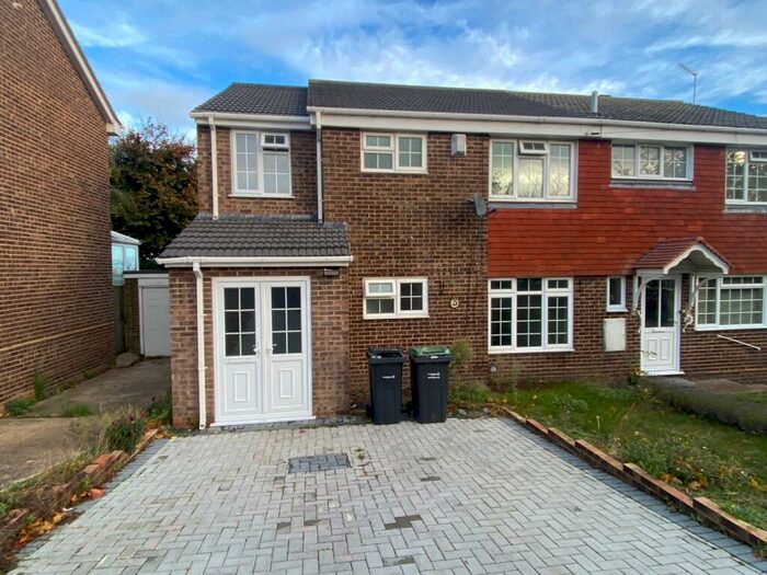 4 Bedroom Semi-Detached House To Rent In Lake Drive, Higham, Rochester, Kent, ME3