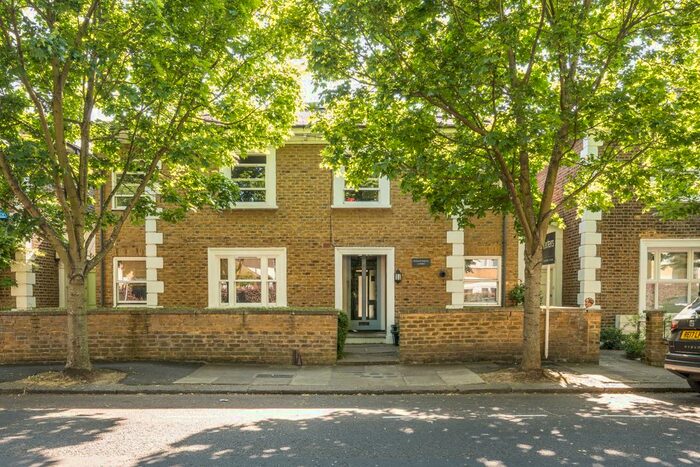 1 Bedroom Flat To Rent In Sheendale Road, Richmond, TW9