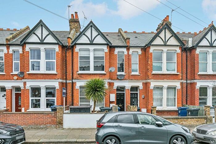 2 Bedroom Flat To Rent In Weston Road, London, W4