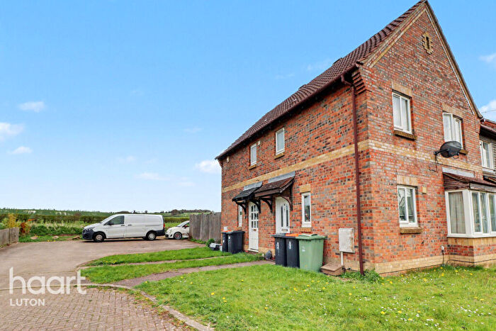 2 Bedroom End Of Terrace House For Sale In The Belfry, Luton, LU2