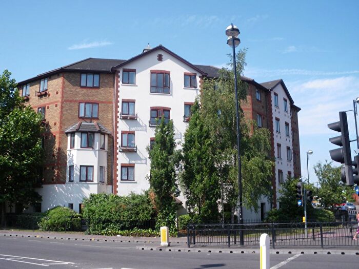 2 Bedroom Flat To Rent In Juniper Court, Hounslow, TW3
