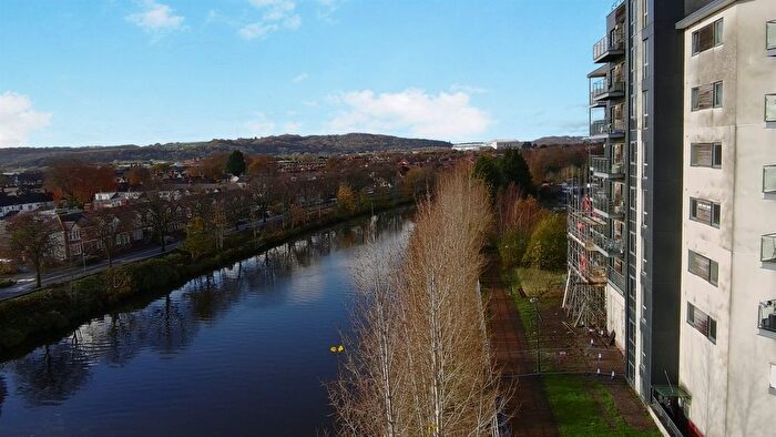 2 Bedroom Flat For Sale In Overstone Court, Cardiff, CF10