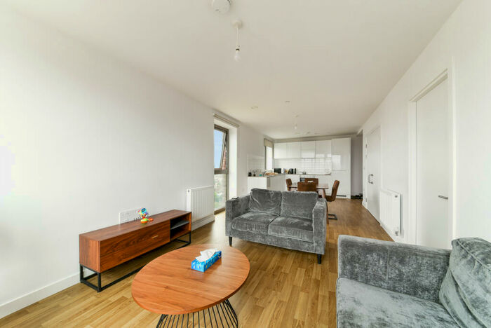 2 Bedroom Apartment To Rent In Apex Gardens, Seven Sisters London, N15