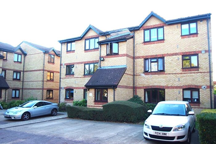 1 Bedroom Flat To Rent In Courtlands Close, Watford, WD24