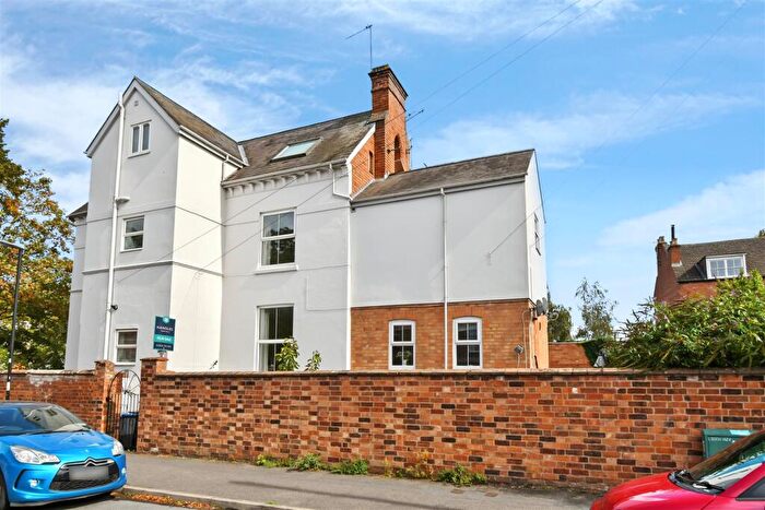 2 Bedroom Duplex For Sale In Radford Road, Leamington Spa, CV31