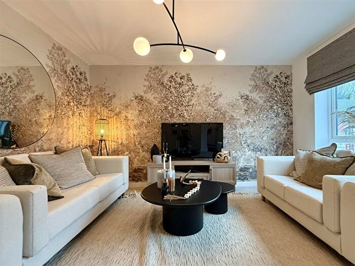 3 Bedroom Semi Detached House For Sale In Scholars Park, Radcliffe, M26