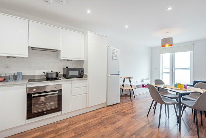 2 Bedroom Apartment To Rent In Stoke Road, Slough, SL2