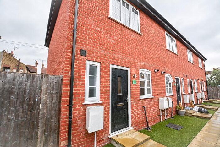 2 Bedroom End Of Terrace House To Rent In Southchurch Road, Southend-On-Sea, SS1