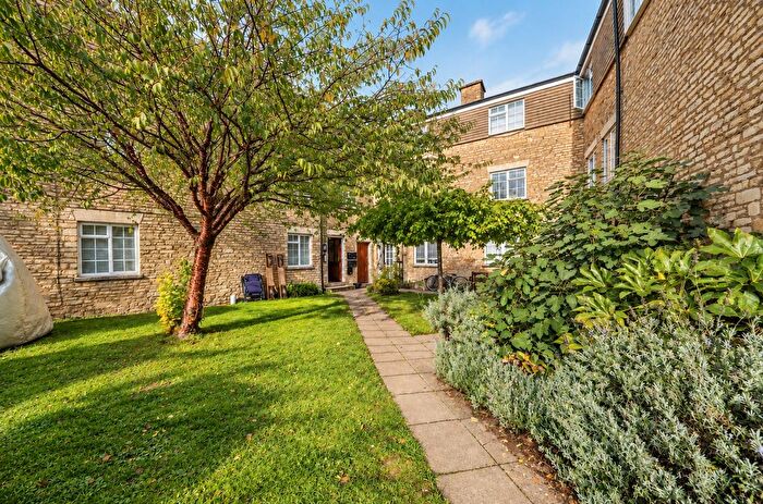 1 Bedroom Flat For Sale In Barton Court, Gloucester Street, Cirencester, GL7