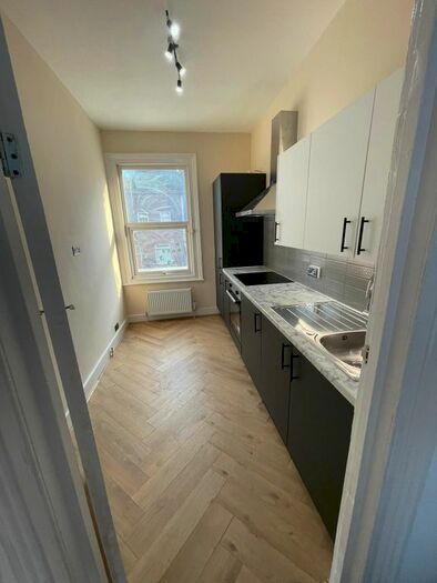 2 Bedroom Flat To Rent In Loampit Hill, London, SE13