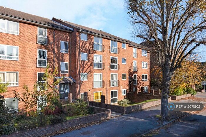 2 Bedroom Flat To Rent In Berrylands, Surbiton, KT5