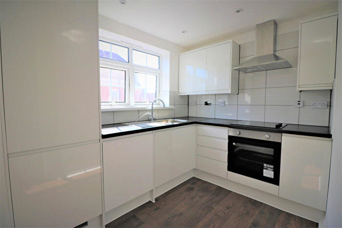 2 Bedroom Flat To Rent In South Street, Romford, Essex, RM1