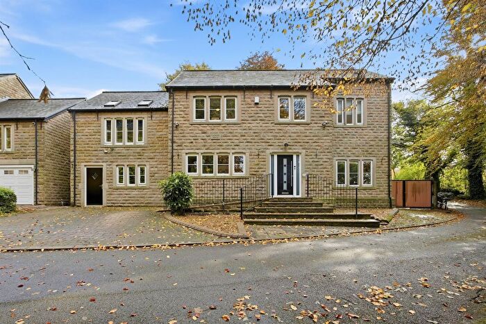 5 Bedroom Detached House For Sale In Hawkshead Fold, Glossop, SK13