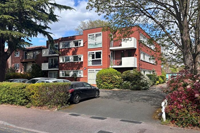 3 Bedroom Flat For Sale In Albemarle Road, Beckenham, BR3