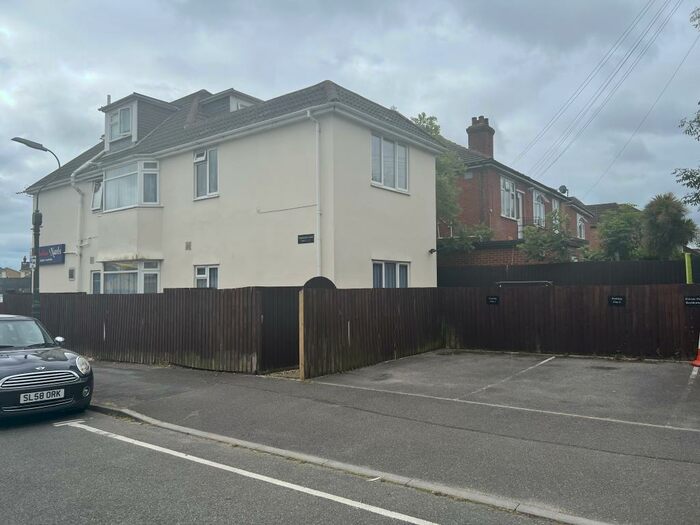 2 Bedroom Apartment To Rent In Wimborne Road, Bournemouth, BH9