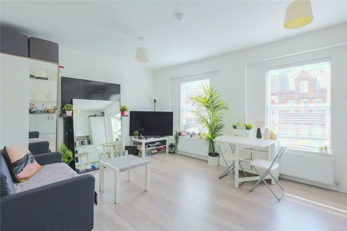1 Bedroom Apartment To Rent In Ferme Park Road, Stroud Green, London, N4