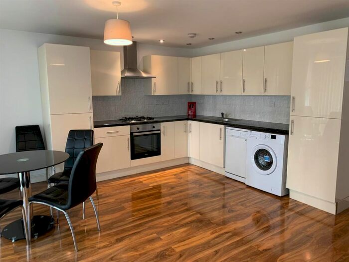 2 Bedroom Flat To Rent In Radalco House, Saddlers Place, Hounslow, TW3