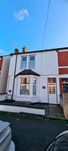 2 Bedroom Flat To Rent In Cleave Road, Gillingham, ME7