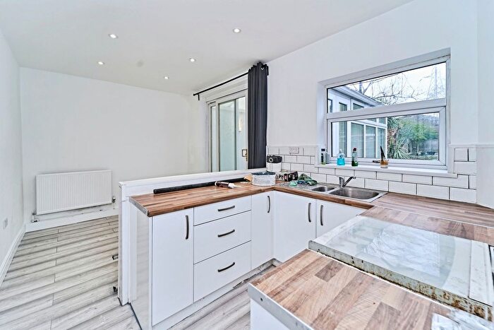 4 Bedroom Semi Detached House For Sale In Bentley Mill Lane, Walsall, West Midlands, WS2