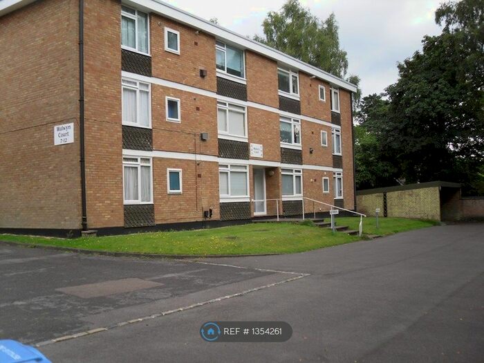 2 Bedroom Flat To Rent In Linkway, Crowthorne, RG45