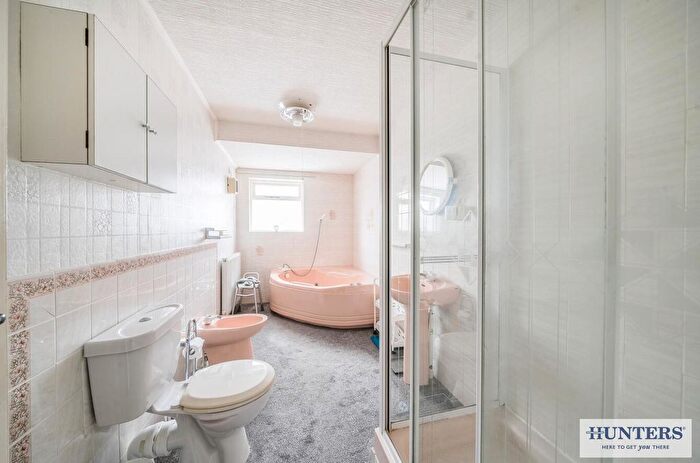 2 Bedroom Semi-Detached Bungalow For Sale In Courtneys, Selby, YO8