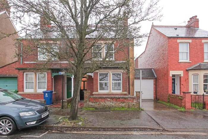 4 Bedroom Semi Detached House To Rent In Holyoake Road, Headington, Oxford, OX3
