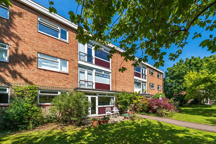 2 Bedroom Flat For Sale In Field Close, Bromley, BR1