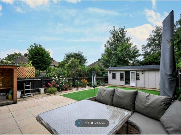 3 Bedroom End Of Terrace House To Rent In Crossbrook Road, London, SE3