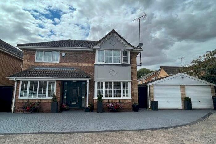 4 Bedroom Property To Rent In Glenwood Gardens, Basildon, SS16