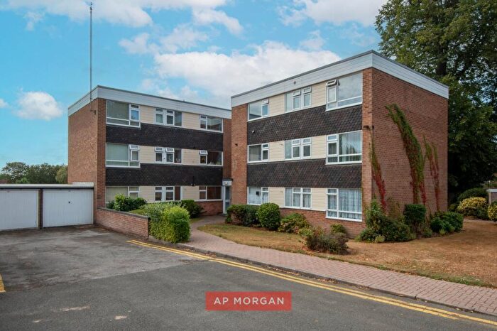 2 Bedroom Apartment For Sale In Albany Gardens, Hampton Lane, Solihull, West Midlands, B91