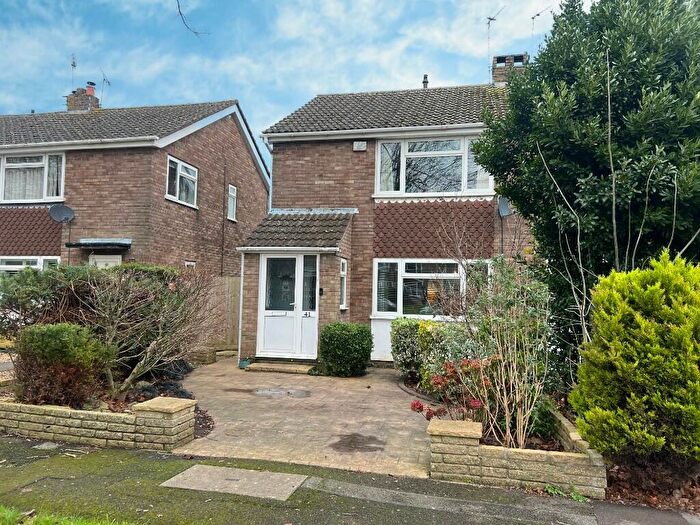3 Bedroom Semi-Detached House For Sale In Wainbridge Crescent, BS35