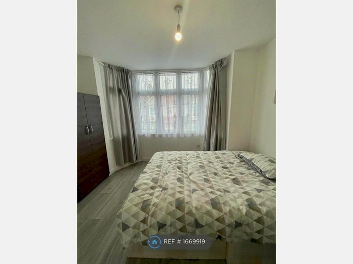 Studio To Rent In Tatam Road, London, NW10