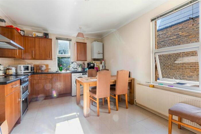 3 Bedroom Flat To Rent In Kingston Road, London, SW20