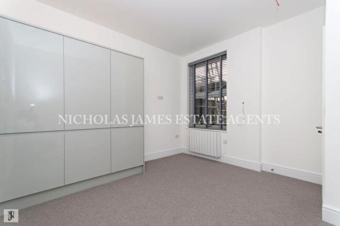 Flat To Rent In St. Johns Avenue, Friern Barnet, London, N11
