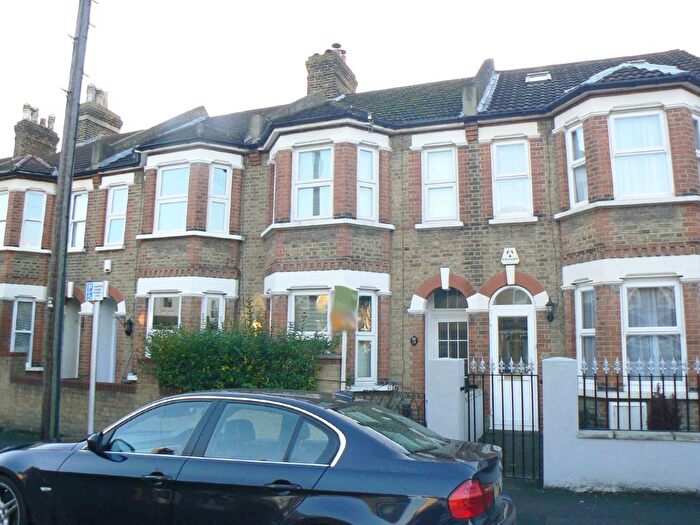 3 Bedroom Semi-Detached House To Rent In Elliott Road, Bromley, Kent, BR2