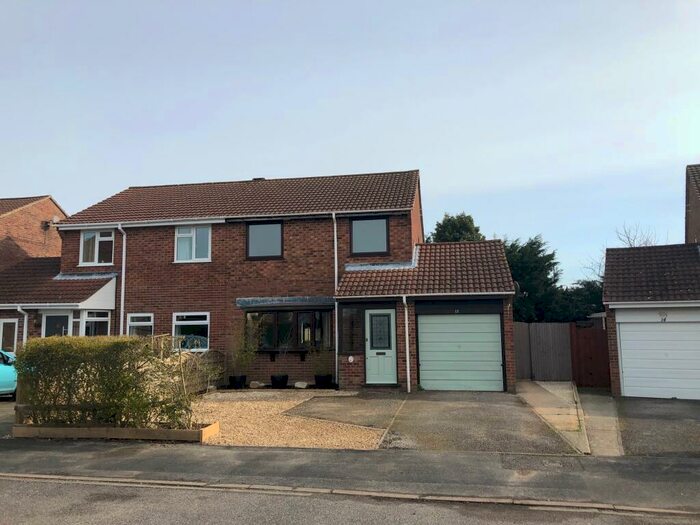 3 Bedroom Semi-Detached House To Rent In Winters Close, Holbury, SO45