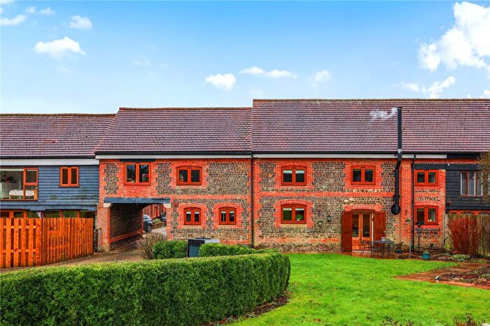 4 Bedroom Link Detached House For Sale In Manor Farm Mews, Dockenfield, Farnham, Surrey, GU10