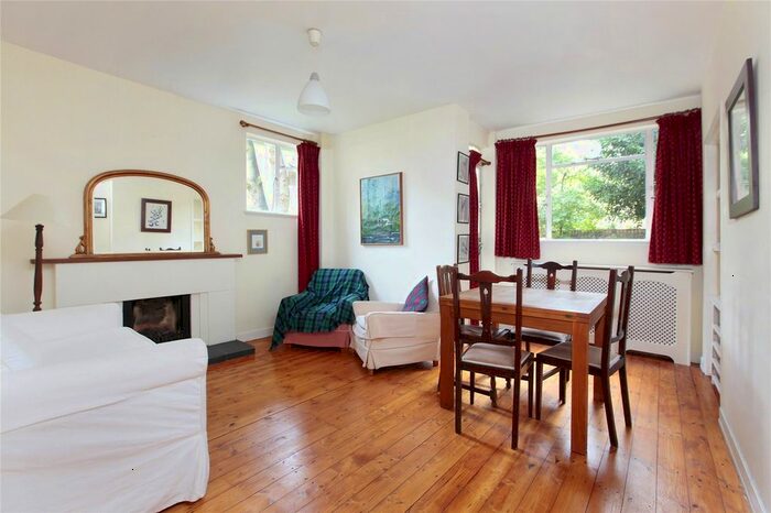 2 Bedroom Flat To Rent In Thurleigh Court, Nightingale Lane, Clapham South, London, SW12