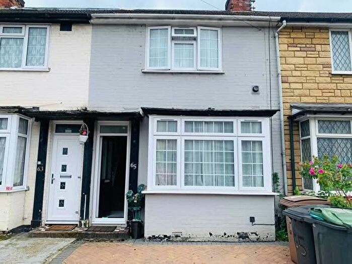 2 Bedroom Terraced House To Rent In Connaught Road, Luton, LU4