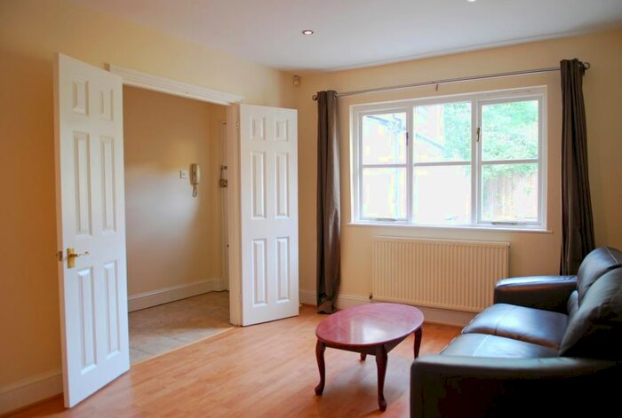 2 Bedroom Terraced House To Rent In Coach Yard Mews, London, N19