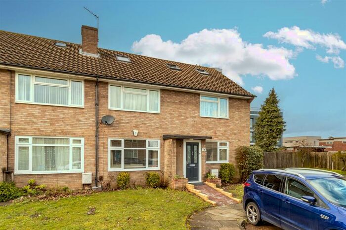 2 Bedroom Maisonette To Rent In Norfolk Close, Cockfosters, EN4