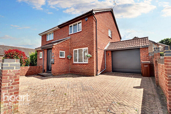 2 Bedroom Semi-Detached House For Sale In Trent Road, Chatham, ME5