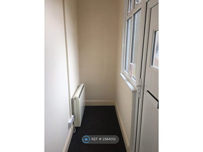 2 Bedroom Flat To Rent In Lampits Hill, Corringham, SS17