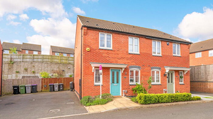 3 Bedroom Semi-Detached House For Sale In Monmouth Way In Grantham, NG31