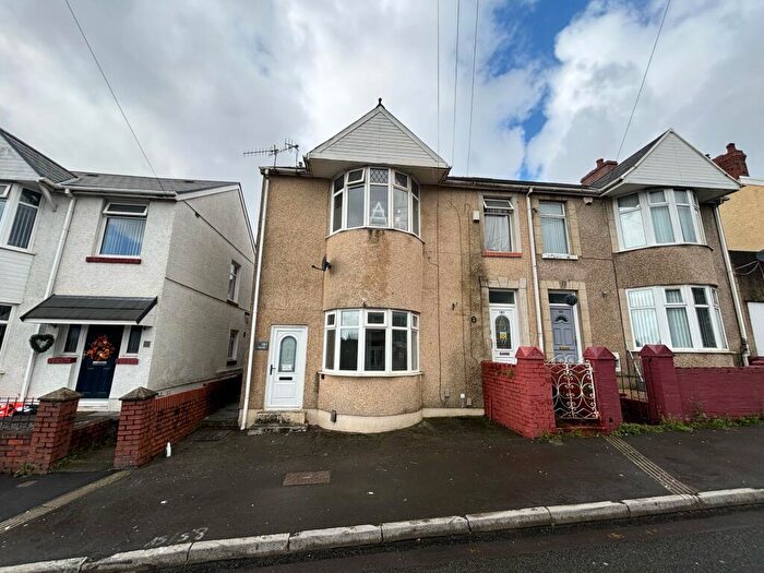 2 Bedroom Flat To Rent In Chemical Road, Morriston, Swansea, SA6