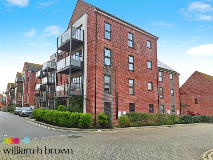 2 Bedroom Flat To Rent In Malthouse Drive, Grays, RM17