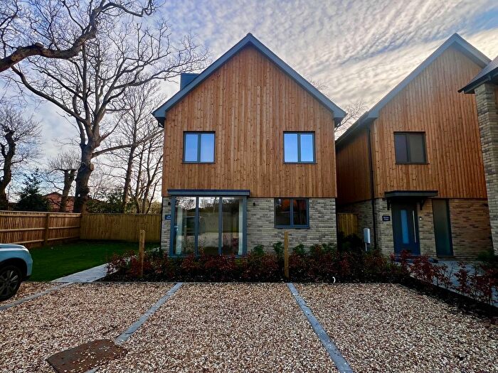 5 Bedroom Detached House To Rent In Lower Pennington Lane, Pennington, Lymington, Hampshire, SO41