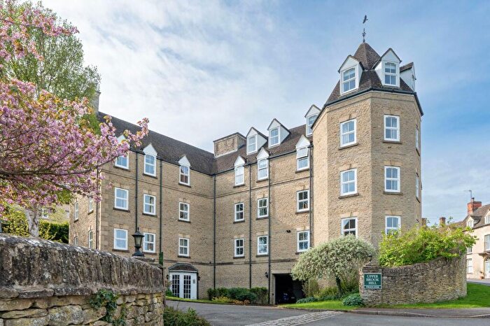 2 Bedroom Apartment For Sale In Upper Brook Hill, Woodstock, OX20