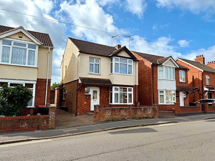 3 Bedroom Detached House To Rent In Brooklands Road, Bletchley, MK2