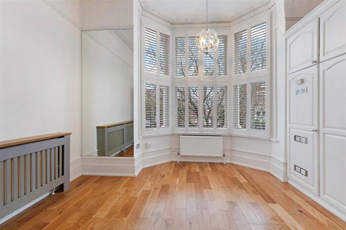 1 Bedroom Flat To Rent In Worple Road, London, SW19